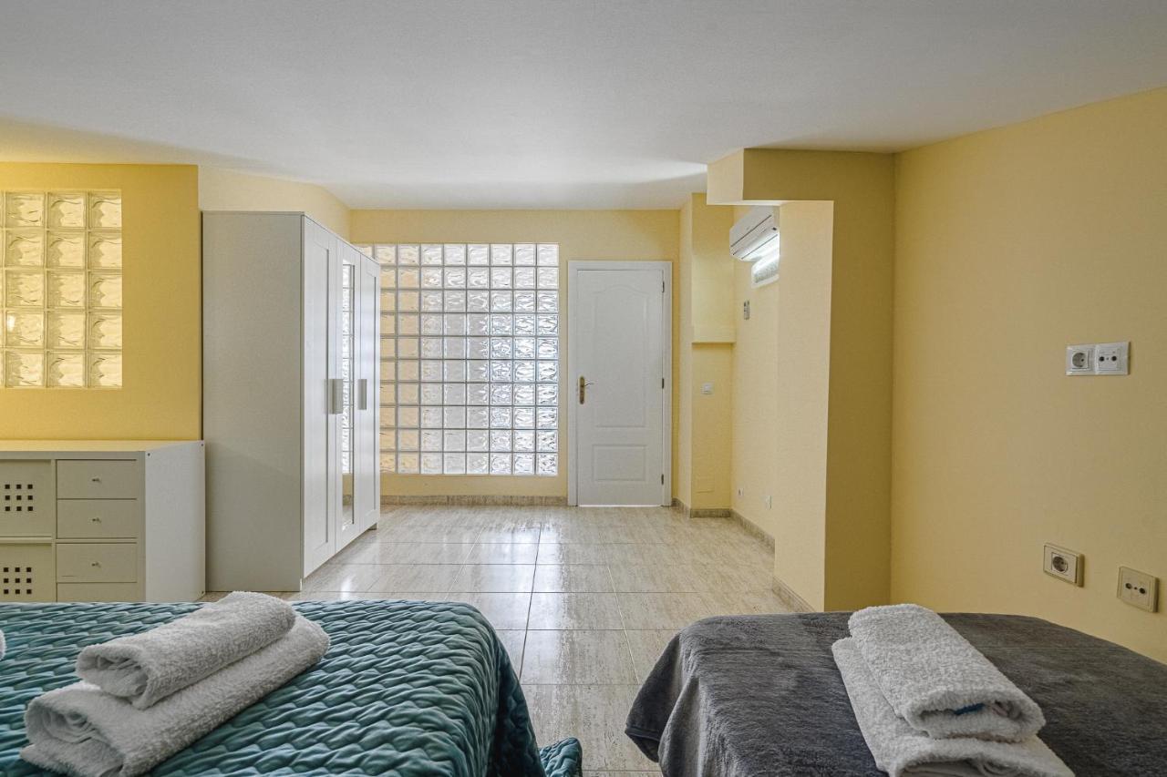 Red Large Family Apartment, Three Floors, 10 Guests Costa Adeje  Bagian luar foto