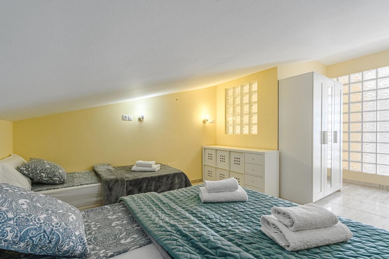 Red Large Family Apartment, Three Floors, 10 Guests Costa Adeje  Bagian luar foto