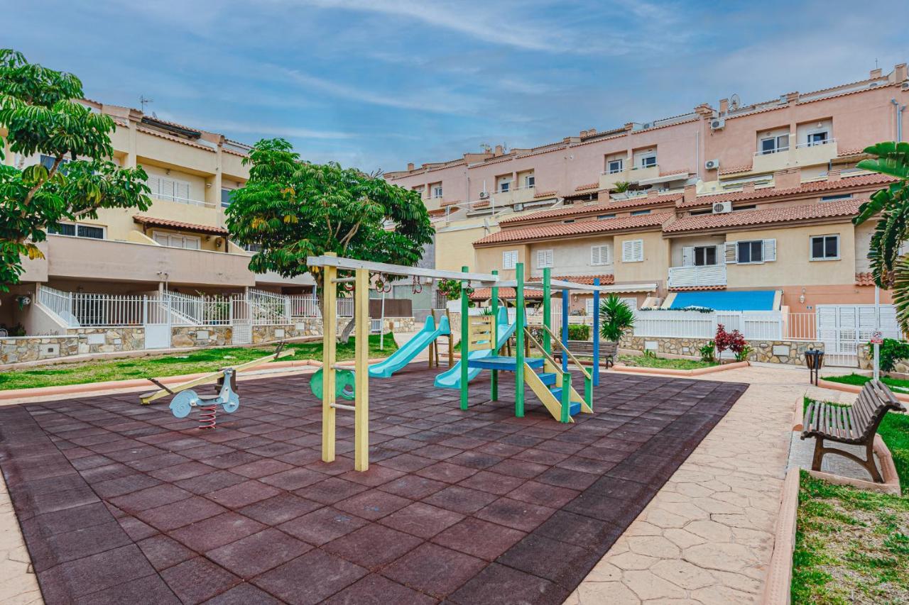 Red Large Family Apartment, Three Floors, 10 Guests Costa Adeje  Bagian luar foto