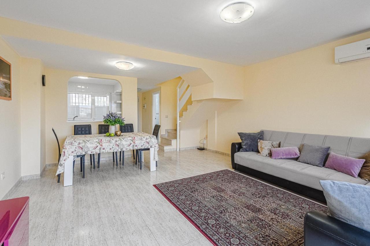 Red Large Family Apartment, Three Floors, 10 Guests Costa Adeje  Bagian luar foto