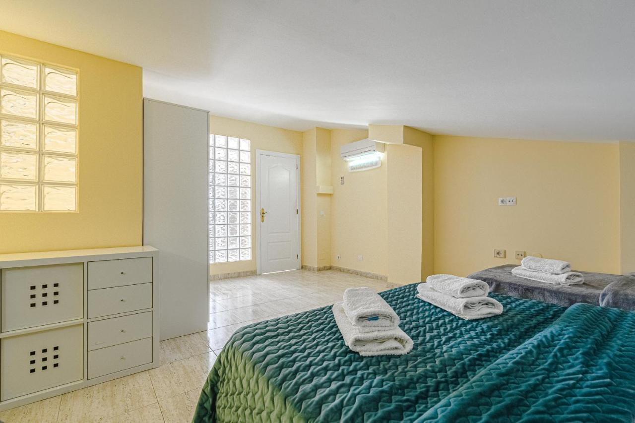 Red Large Family Apartment, Three Floors, 10 Guests Costa Adeje  Bagian luar foto