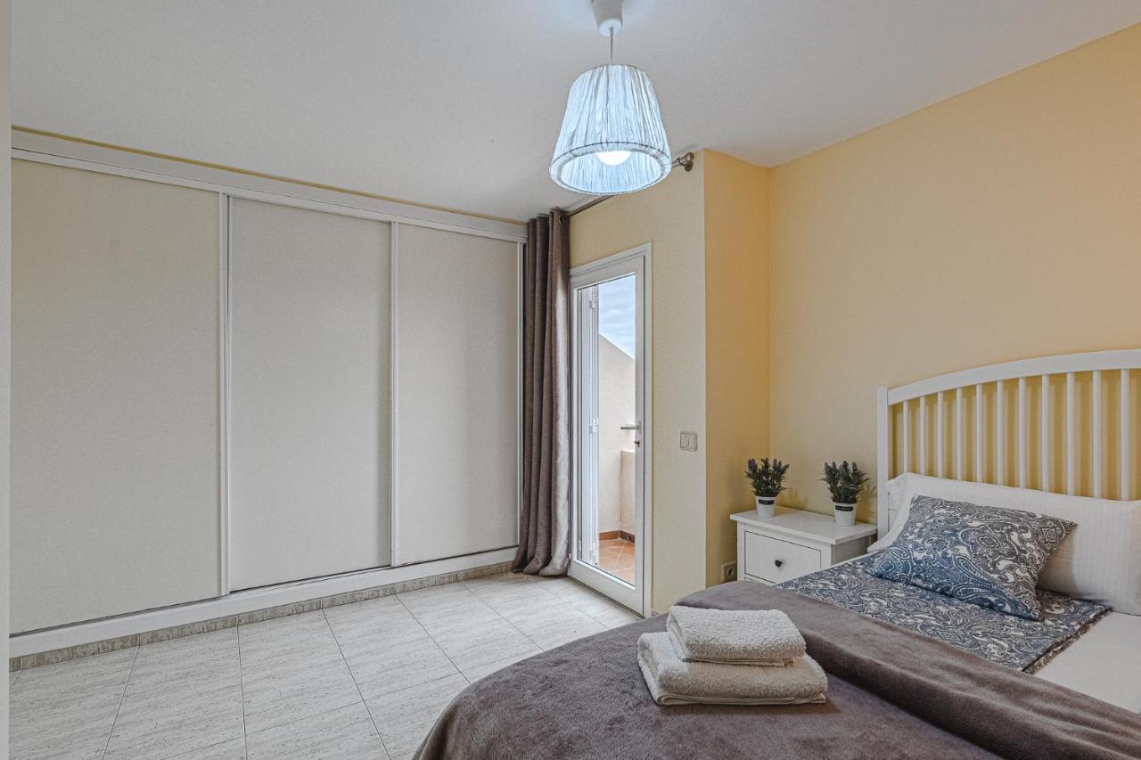 Red Large Family Apartment, Three Floors, 10 Guests Costa Adeje  Bagian luar foto
