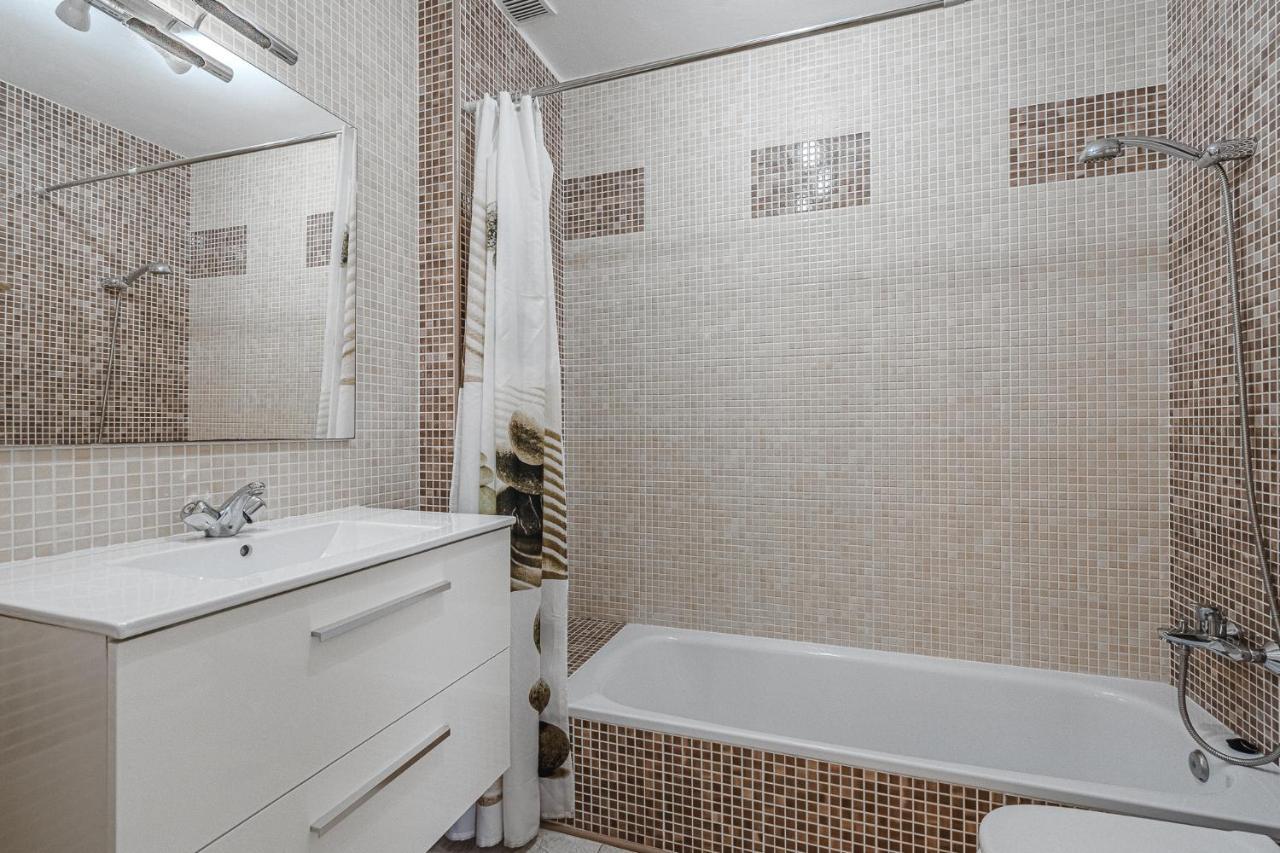 Red Large Family Apartment, Three Floors, 10 Guests Costa Adeje  Bagian luar foto
