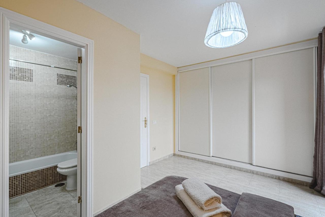 Red Large Family Apartment, Three Floors, 10 Guests Costa Adeje  Bagian luar foto